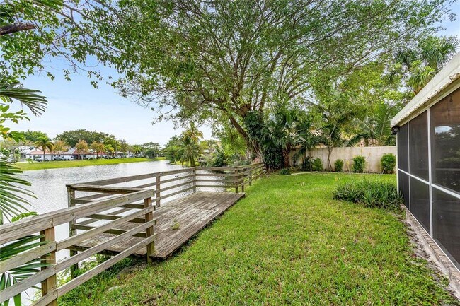 Building Photo - 470 NW 38th Ave