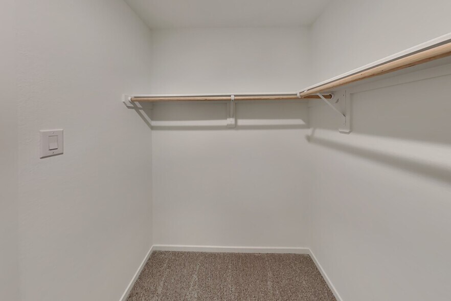 Building Photo - 922 Lago Laceno Ln