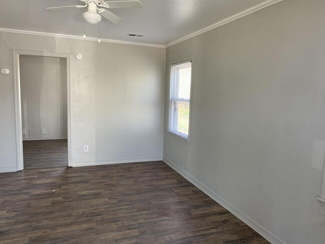 Building Photo - 204 E Fairchild Dr