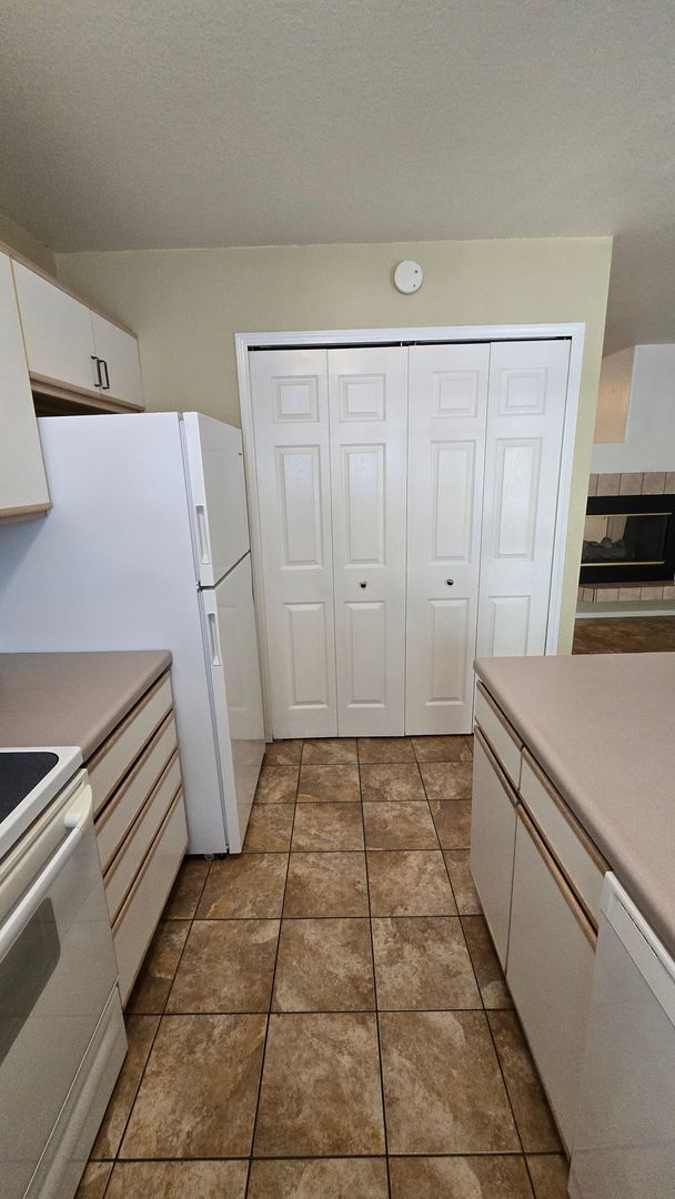 Building Photo - 6048 Colony Cir - Rockrimmon -  3 Bed/ 3 B...