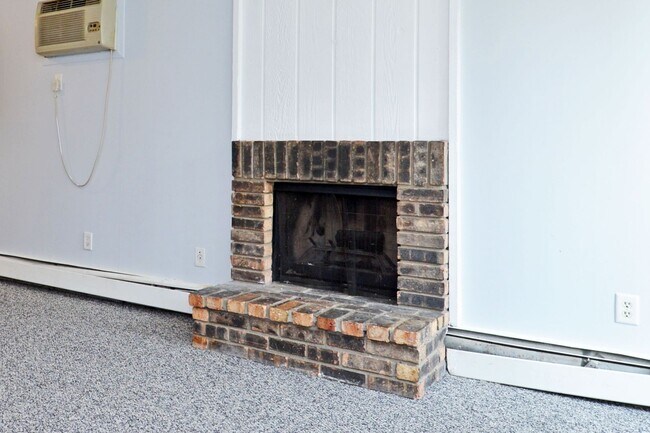 Building Photo - Spacious 2 Bed/1 Bath Condo in Brooklyn Park - Available NOW!