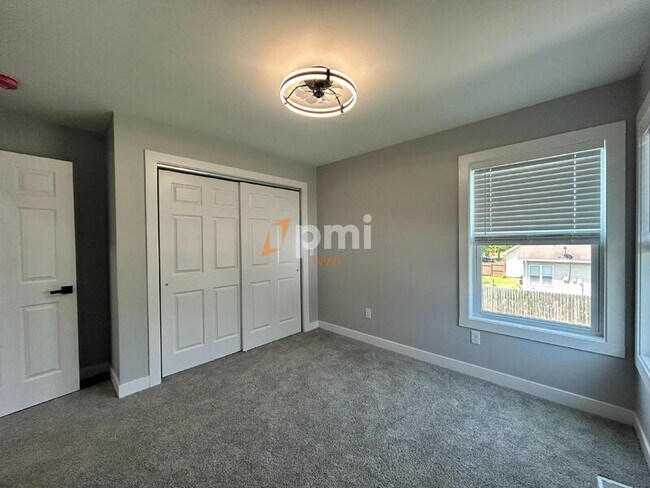 Building Photo - 5212 Torrence Ave
