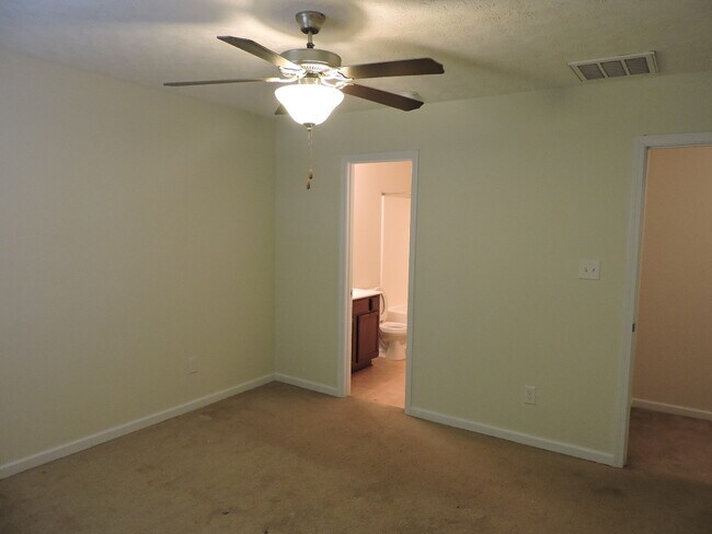 Building Photo - 121 Heather Glenn Cir