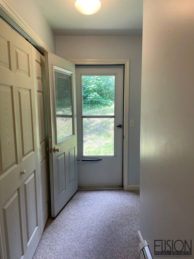 Building Photo - Peaceful Setback House in Essex Junction VT