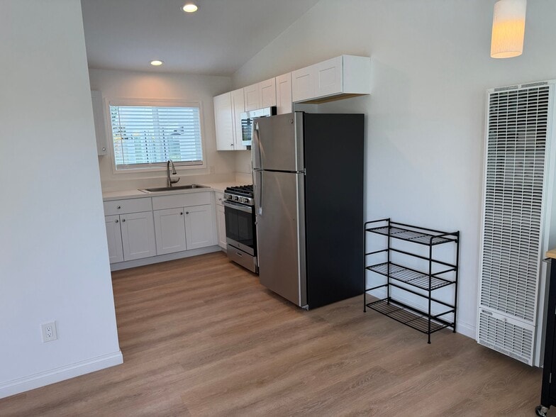 Building Photo - 3273 Chicago St