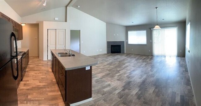 Building Photo - 1183