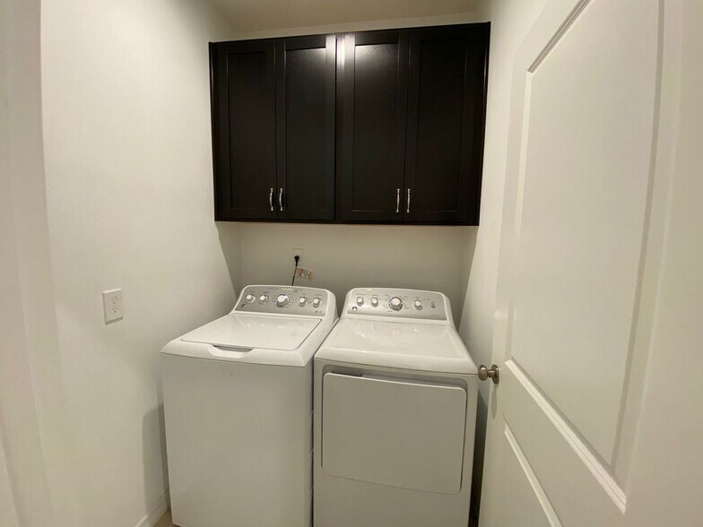 Building Photo - 1470 Lone Feather Trail