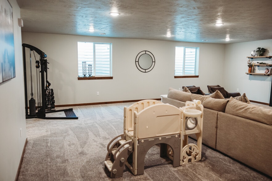 Building Photo - 5513 S Dubuque Ave