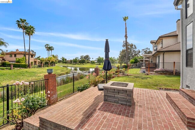 Building Photo - 5640 Edgeview Dr