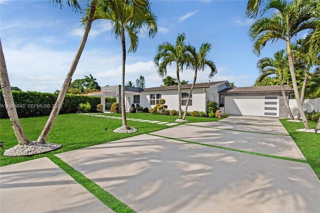 Building Photo - 14441 S Biscayne River Dr