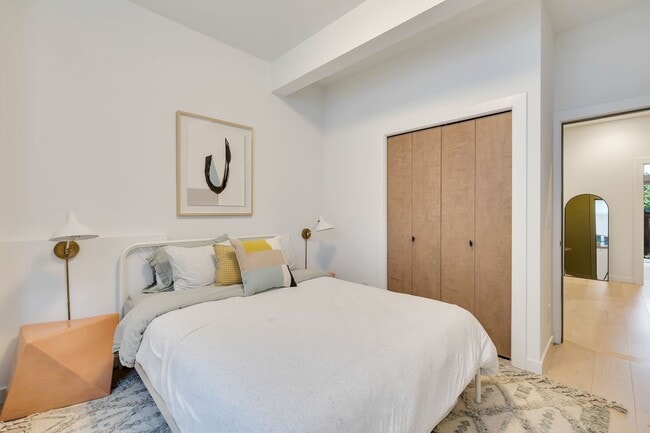 Building Photo - Modern stylish Madison Valley home