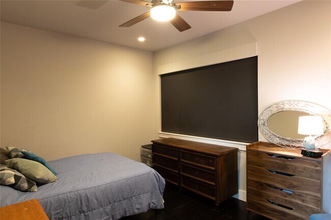 Building Photo - 3000 Speedway