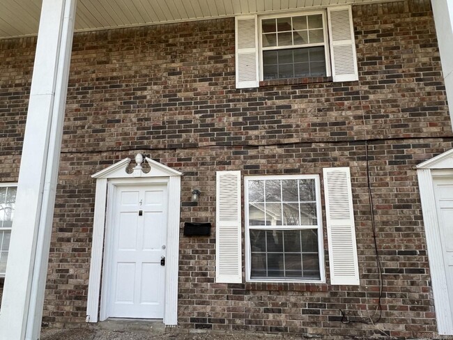 Building Photo - 422 Brown St