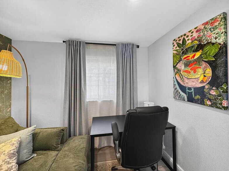 Building Photo - 768 Lakechime Dr