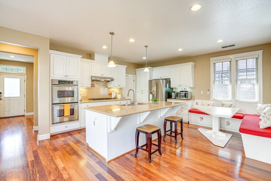 Building Photo - 1148 Promenade St