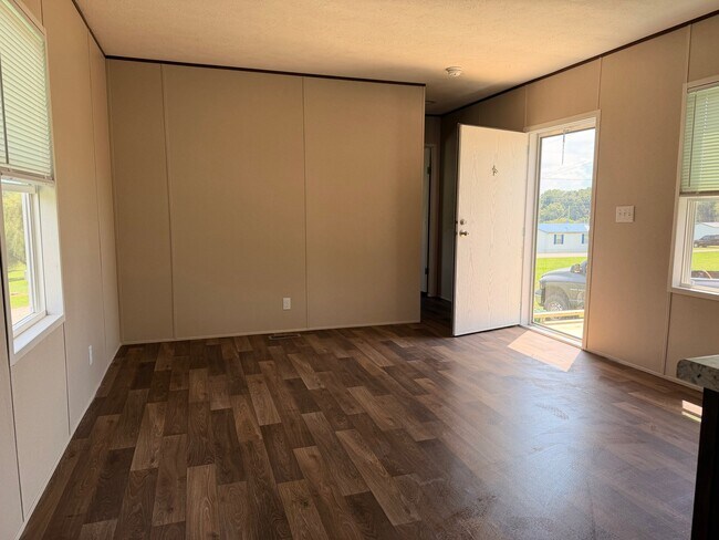 Building Photo - 129 James Way