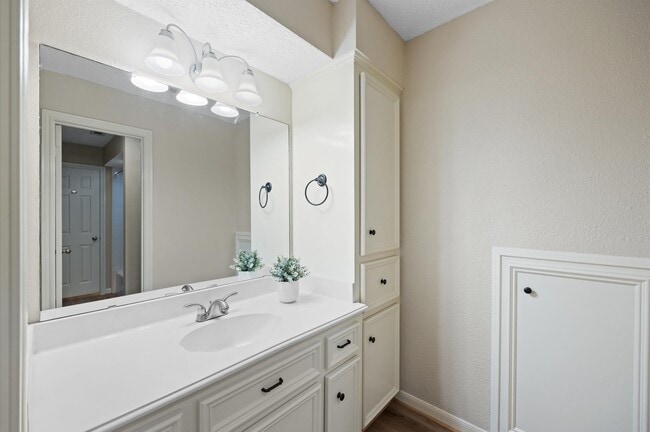 Building Photo - 12119 Auburn Hills Dr