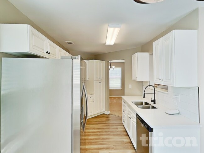 Building Photo - 295 Oak Meadows Dr