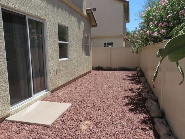 Building Photo - Great 2-Story Home