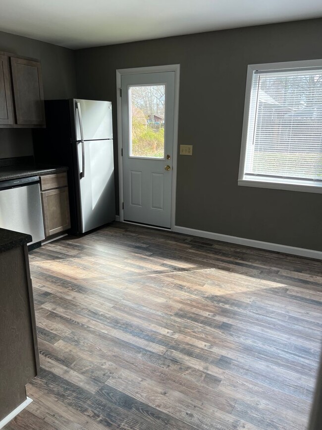 Building Photo - 617 W Owens St