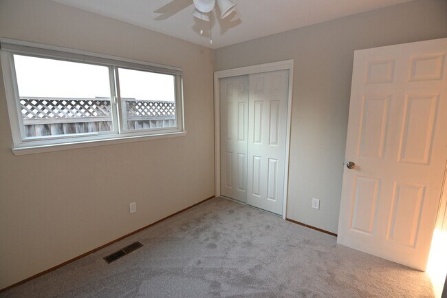 Building Photo - 5719 Lathrop Dr