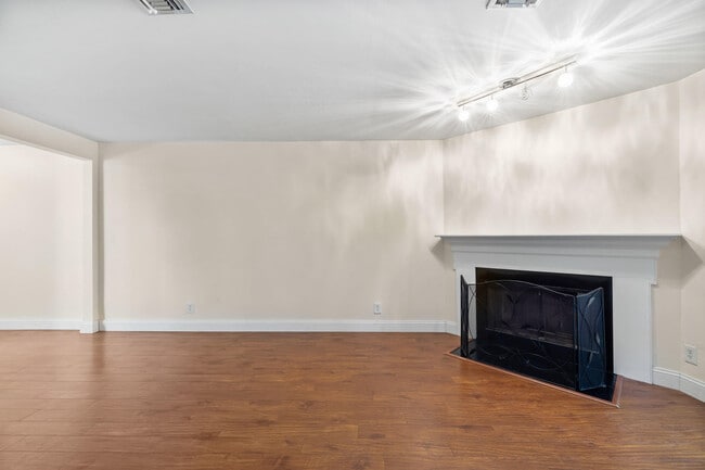 Building Photo - 217 Georgian Park Dr