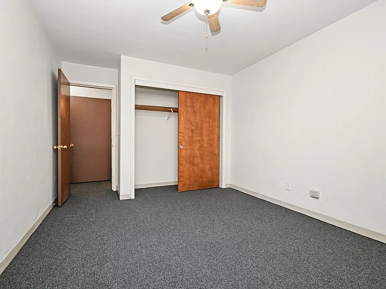 Building Photo - 515 5th St SE