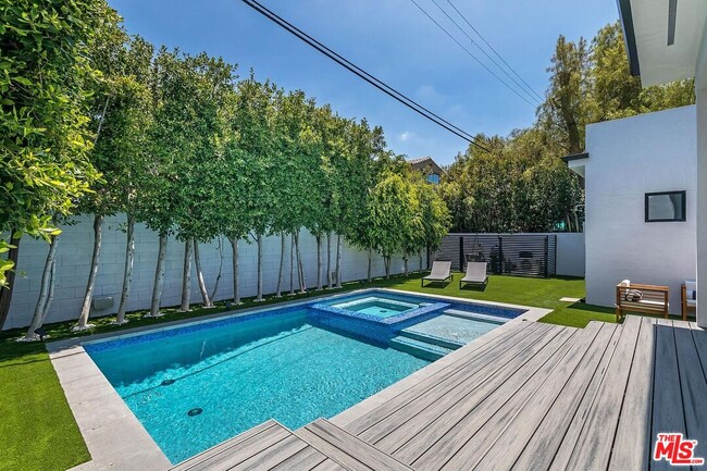 Building Photo - 1948 S Point View St