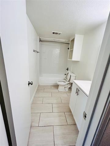 Building Photo - 2211 S Vernon Ave