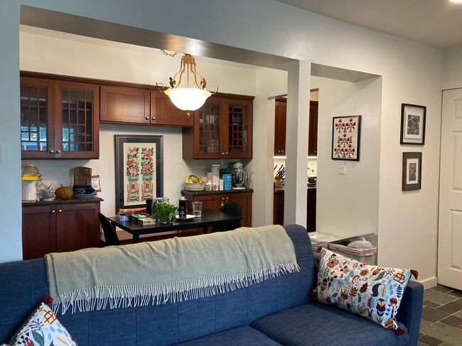 Building Photo - 509 Longshore Dr