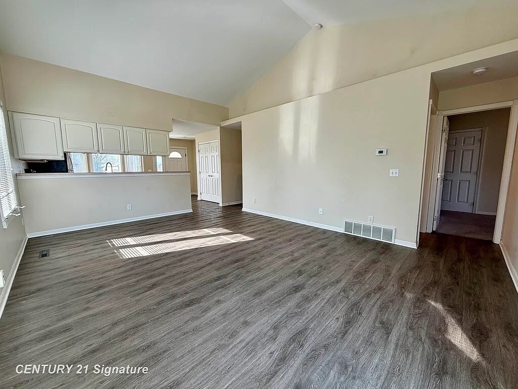 Building Photo - 6030 Canton Dr