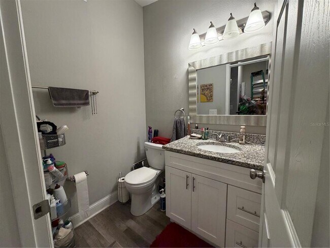 Building Photo - 2341 W Walnut St