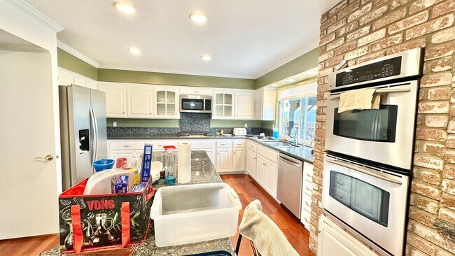 Building Photo - Spacious Two-Story Home with Three-Car Att...