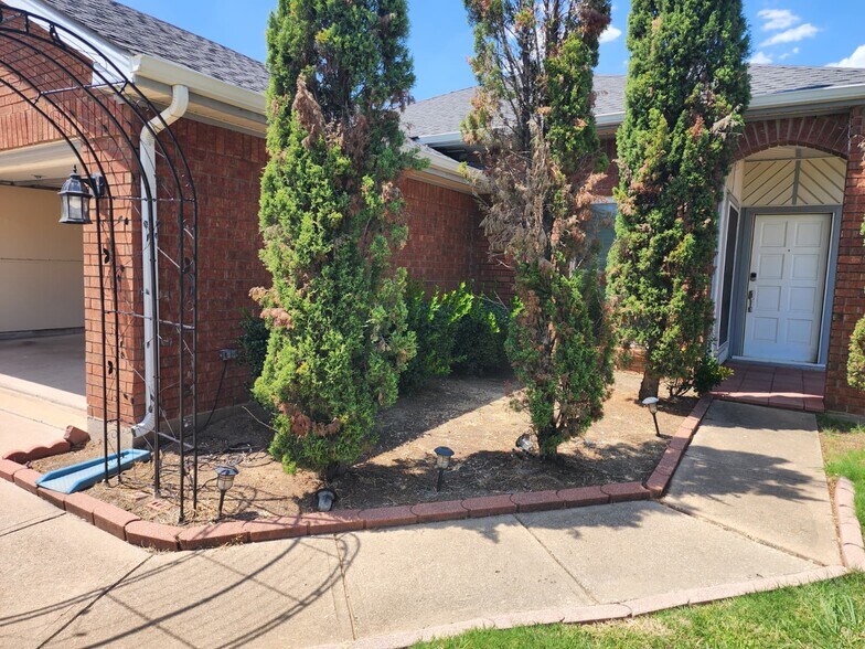 Building Photo - 1317 Swiss Ct