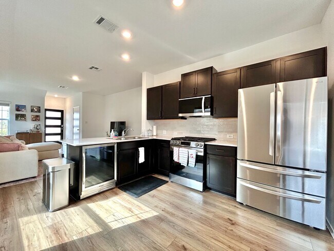 Building Photo - 3 BR / 2 BA Home for Rent in Hutto