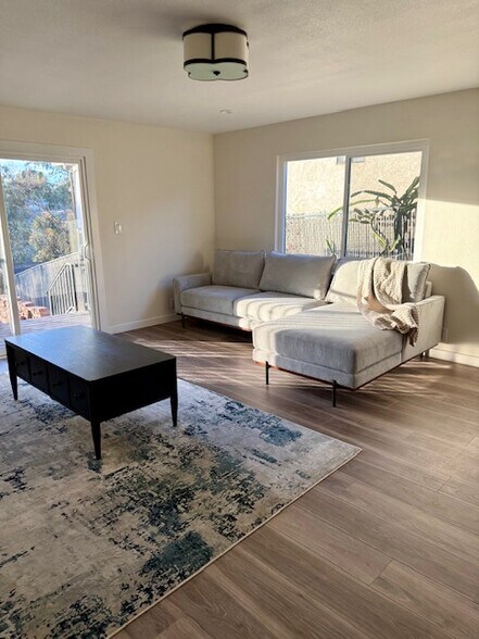 Building Photo - 3942 Manzanita Dr