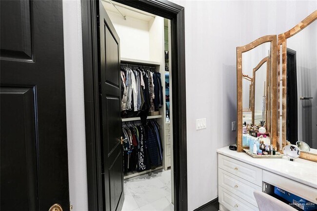 Building Photo - 21 Union Ct