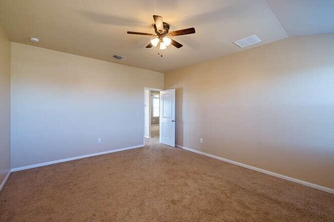 Building Photo - 402 Zenith Rd
