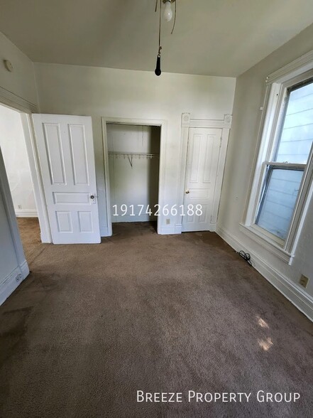 Building Photo - 323 Champion St