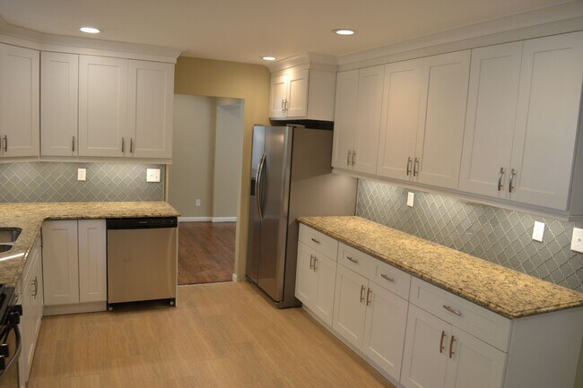 Building Photo - 122 Seaside Ave