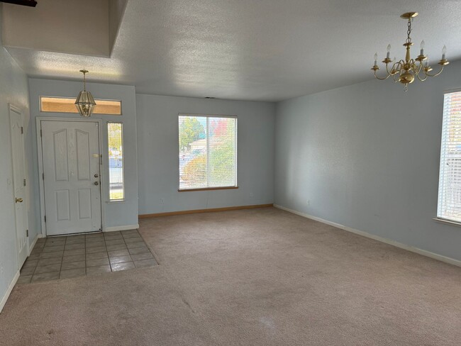 Building Photo - ***NOW AVAILABLE!!*** LOS BANOS HOME