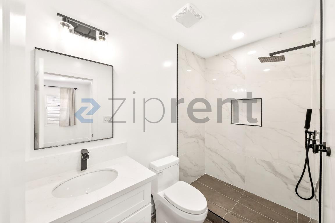 Building Photo - 854 Orange Ave