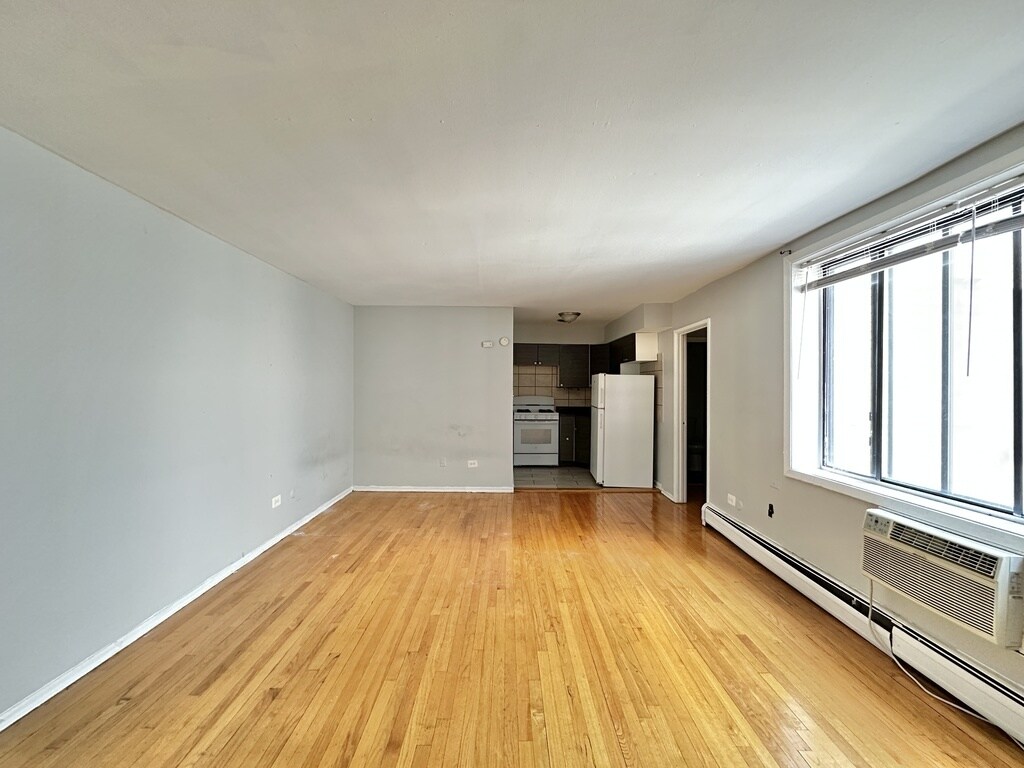 Building Photo - 1515 W Morse Ave