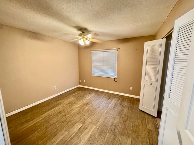 Building Photo - 1911 S Palomar Dr