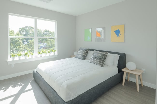 Building Photo - Hillside Residences