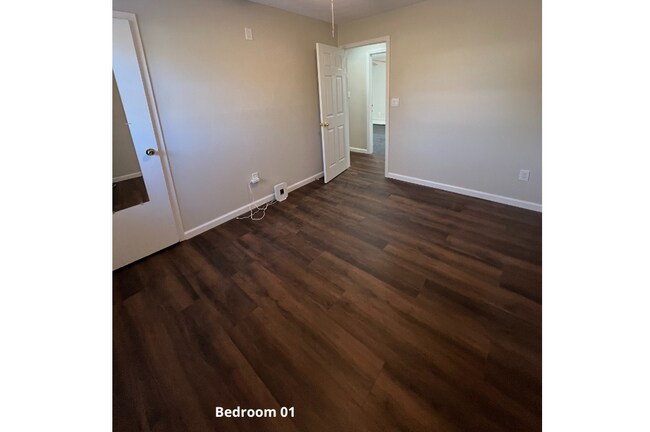 Building Photo - 30 Somerset Ave