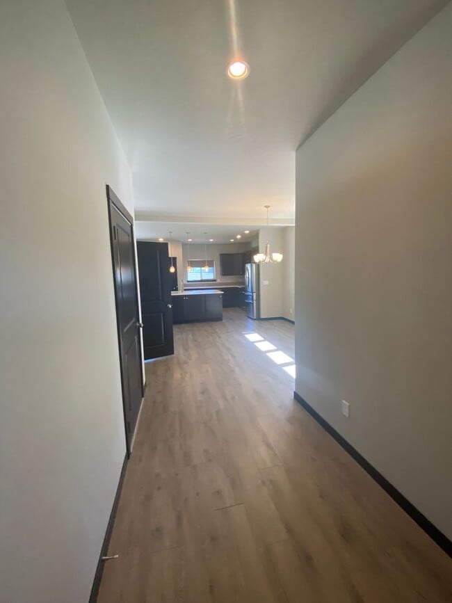 Building Photo - SINGLE FAMILY HOME IN THE FOX TAIL SUBDIVISION (APP#148)