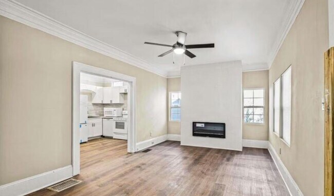 Building Photo - 684 S Elizabeth Pl NW