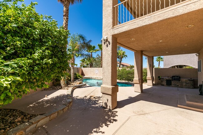 Building Photo - BEAUTIFUL POOL HOME W/RV