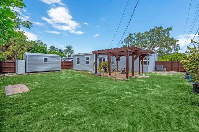 Building Photo - 5341 N Andrews Ave